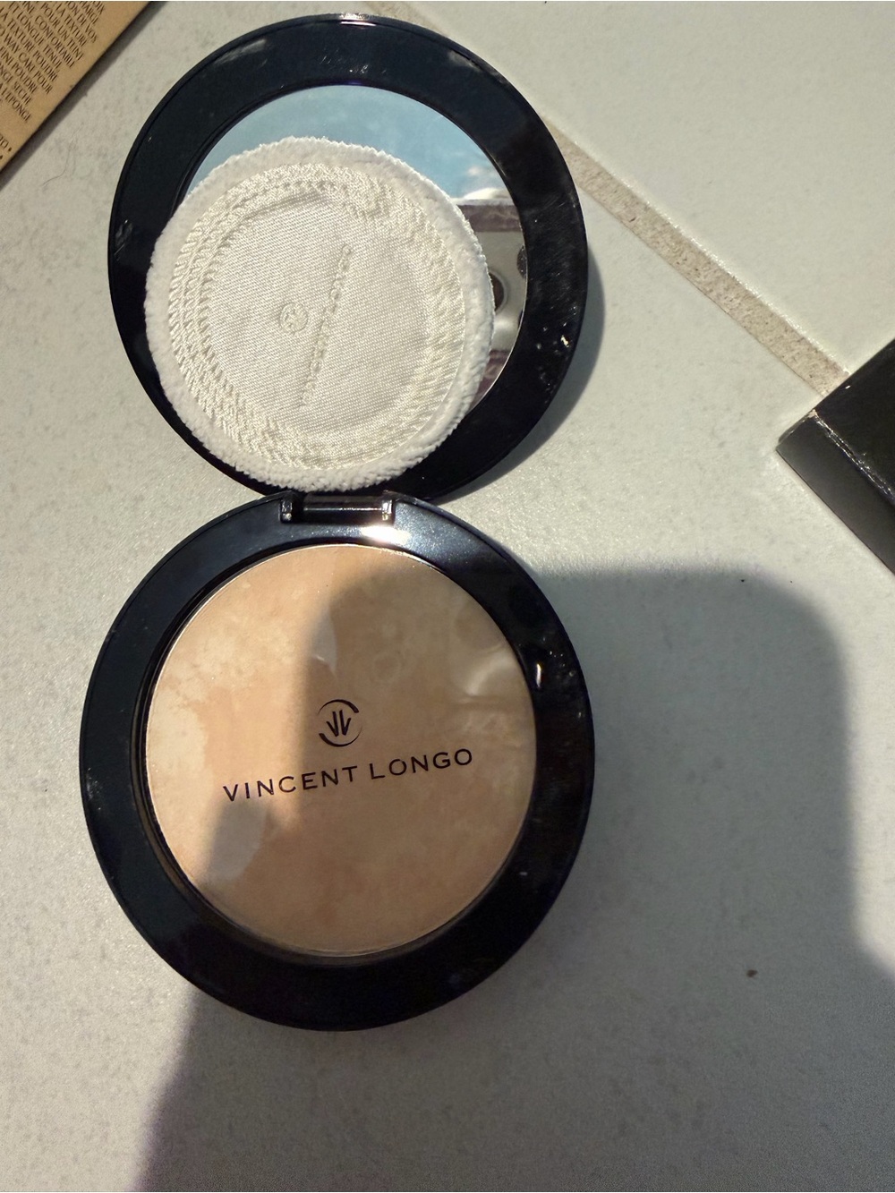 Vincent Longo Cream & Beige Pressed Setting Powder Compact